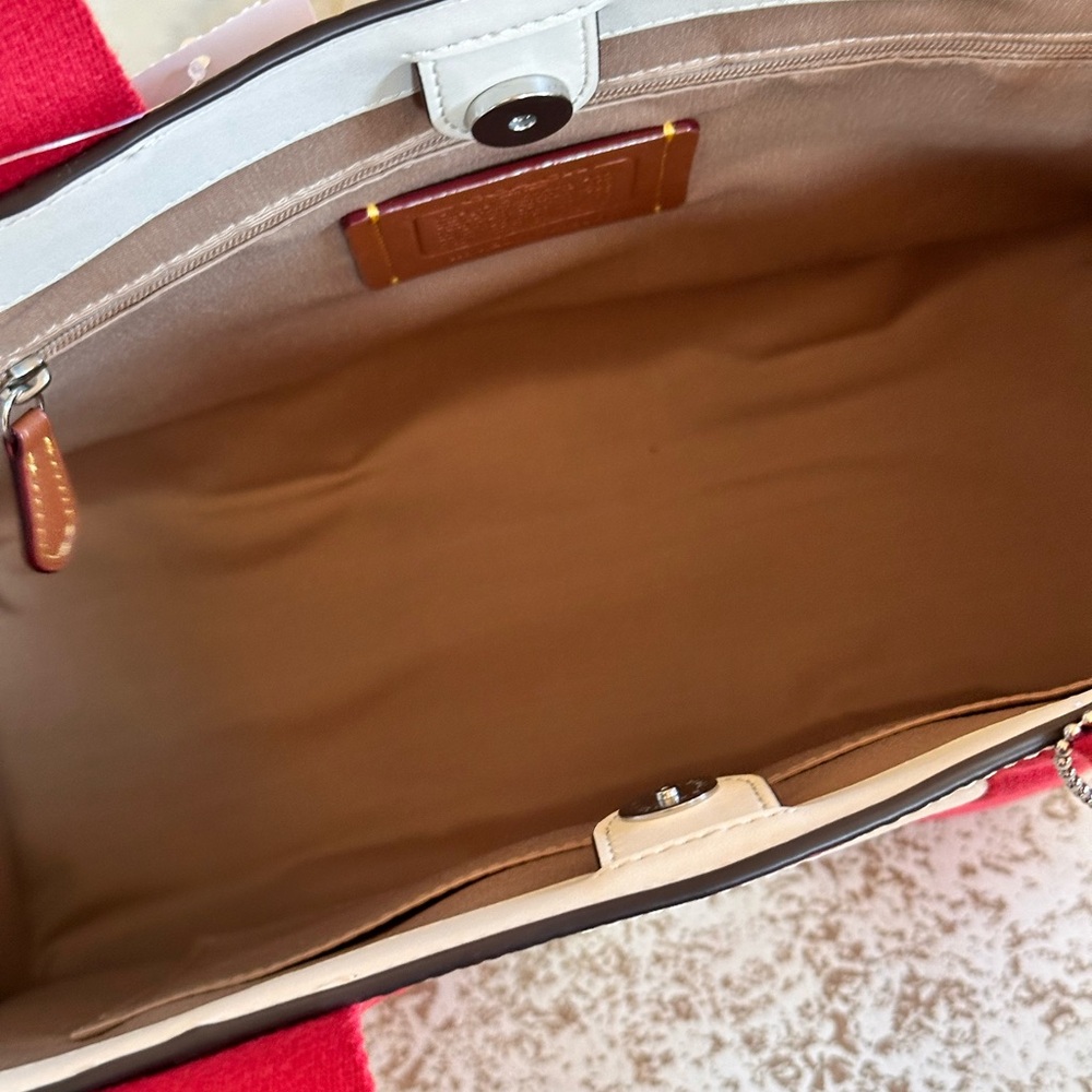 Coach - Picture 6 of 16